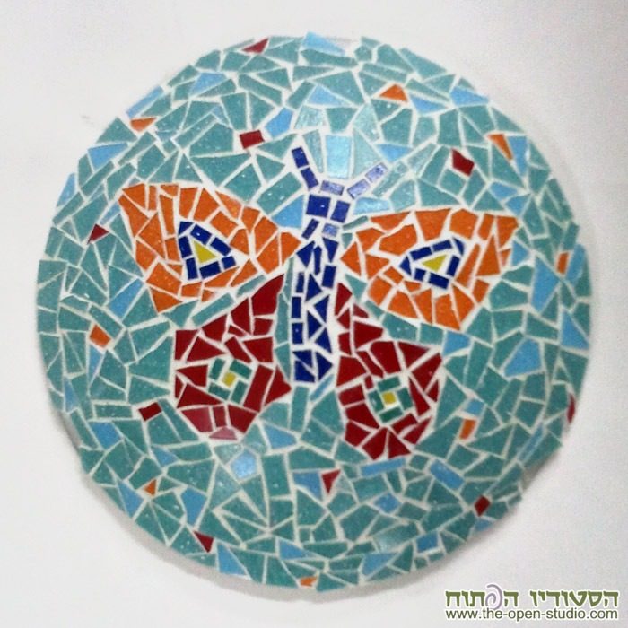 צמודת קיר/תקרה